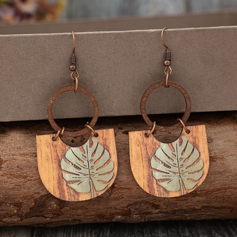 Women's Vintage Bohemian U-Shaped Leaf Pattern Wooden Earrings